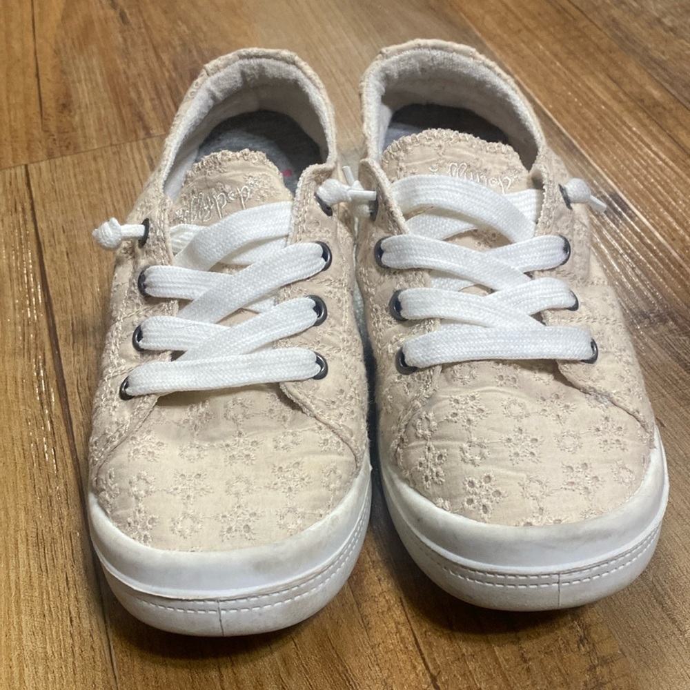 Jelly pop cream floral crochet eyelet slip on sneakers size 7.5